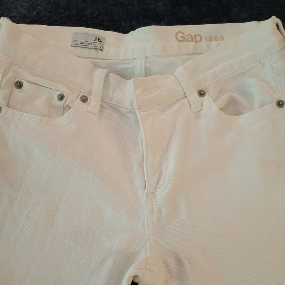 GAP - Women's White 1969 Girlfriend Jeans - Size 26R